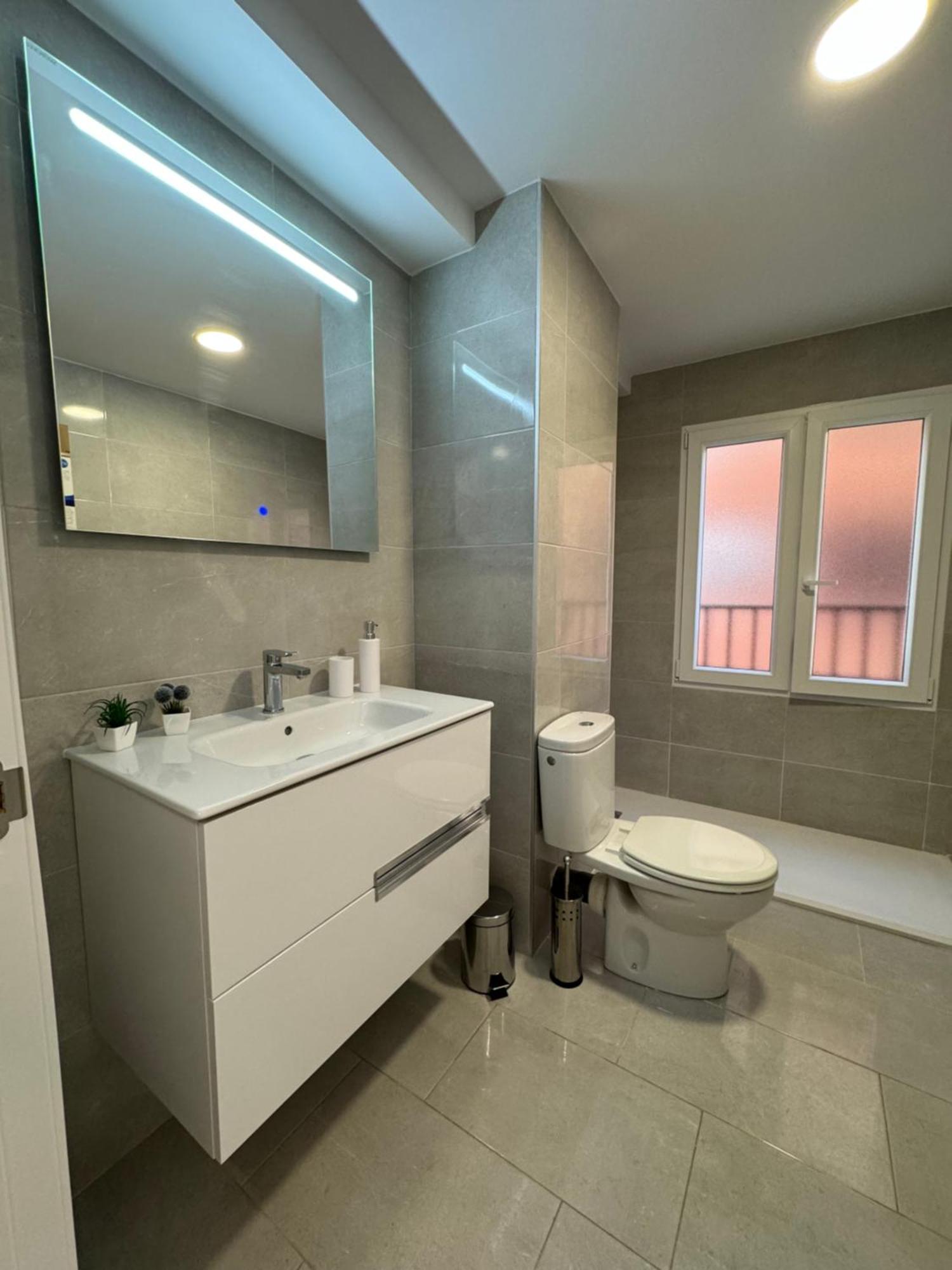 Africa En Centro Moderno Con Balcon Appartement Almansa