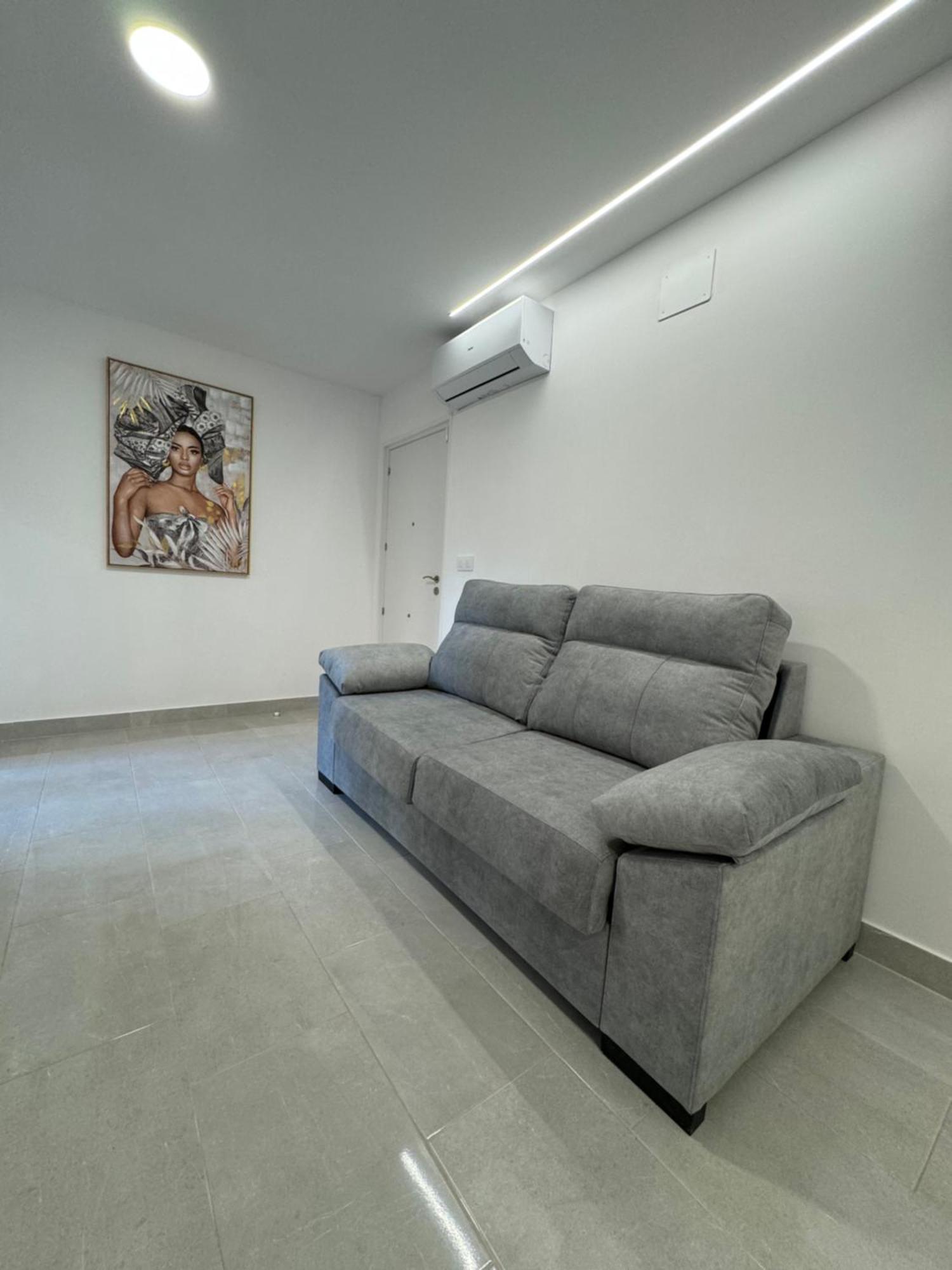 Africa En Centro Moderno Con Balcon *