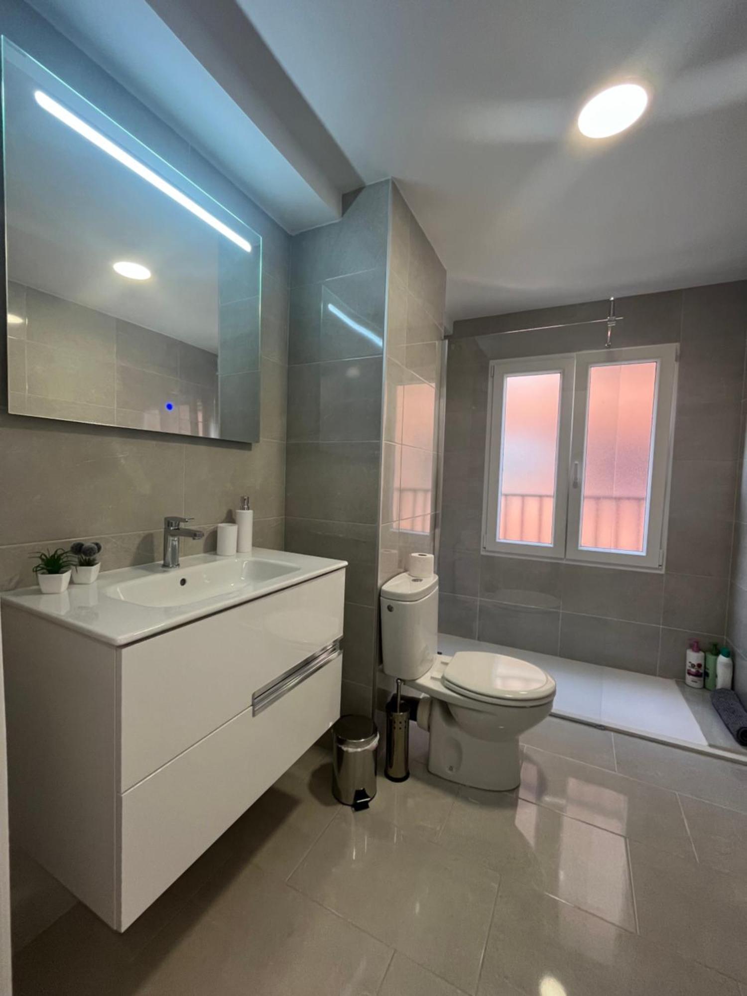 Africa En Centro Moderno Con Balcon Appartement